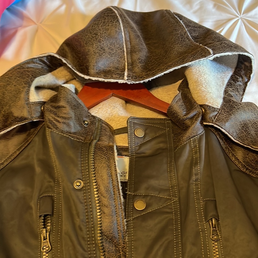 Mens outer jacket with detachable hood - Picture 4 of 6
